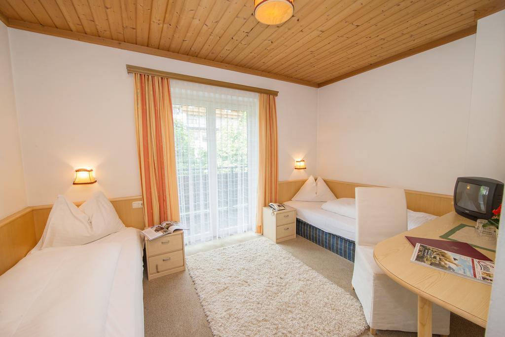 Pension Margarete Zell am See Bagian luar foto